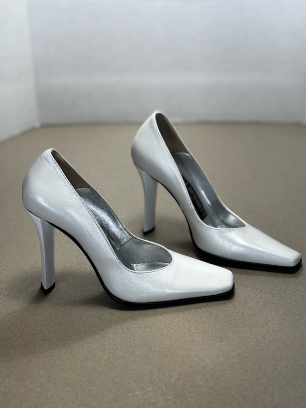 Marcello Giovannetti Italy White Pearlescent Square Toe Sculptural Pumps